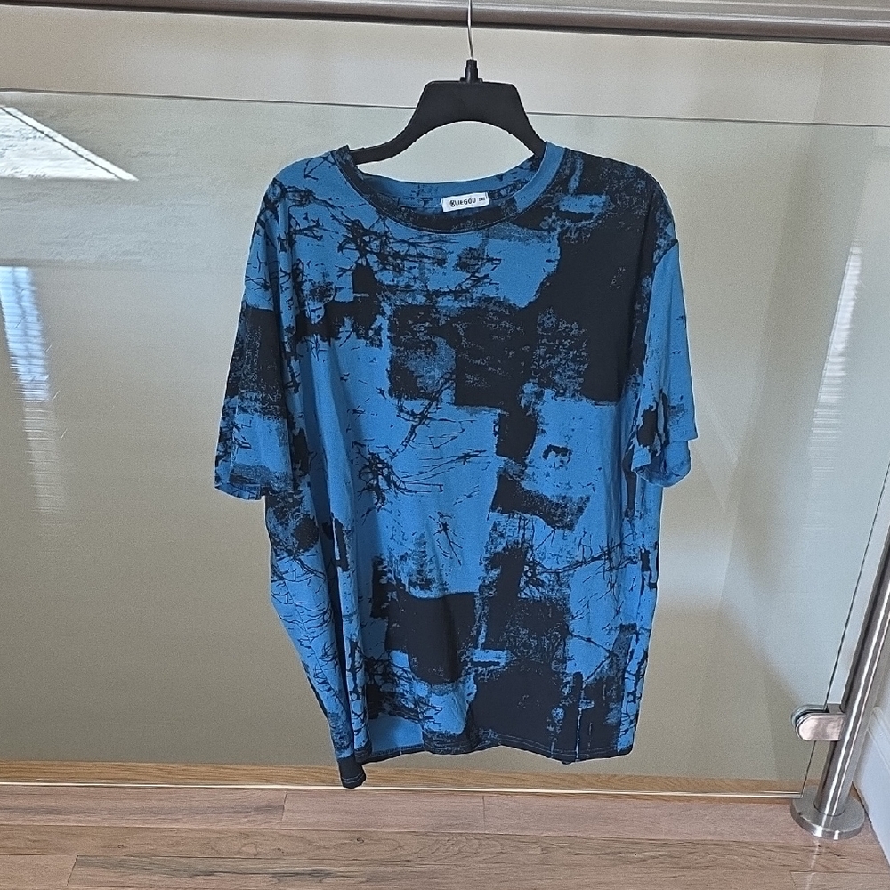 Blue and Black Graphic T-Shirt